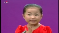 Şarkı Söylerken Kendinden Geçen Koreli Küçük Kız