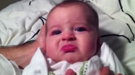 Babasının Çıkardığı Sese Önce Ağlayan Sonra Gülen Bebek