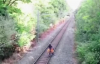 Hayatını Tehlikeye Atarak Trenin Altında Kalmaktan Kurtardı