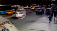 Şişli'de Dikkatsiz Yaya İki Yönden De Gelen Araçların Altında Kaldı