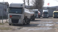 Lviv'de Vurulan Yakıt Deposu Boşaltılıyor
