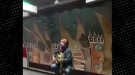 Çelik, Taksim Metrosunda Şarkı Söyledi